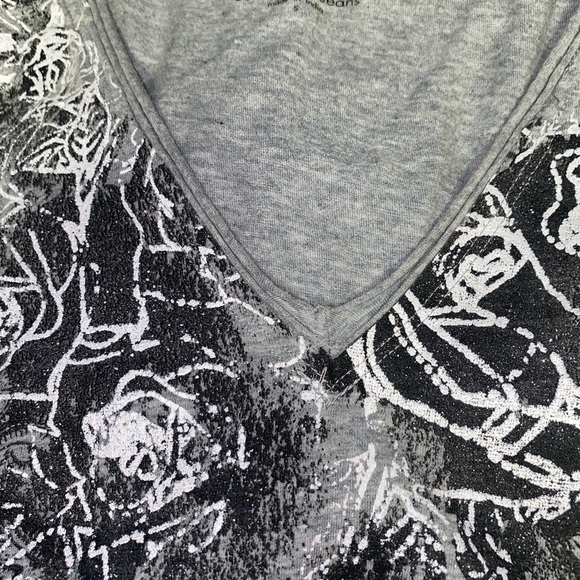 Calvin Kline Jeans Gray V Neck Short Sleeve Graphic Tee - Picture 5 of 5
